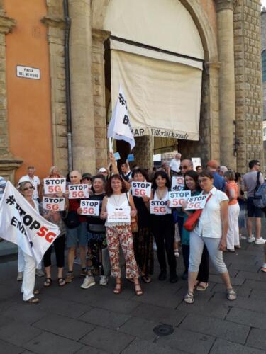 Flash mob - Bologna 24/06/2023 a sostegno della Rete 6 V/m, per il non innalzamento dei limiti espositivi attuali. 